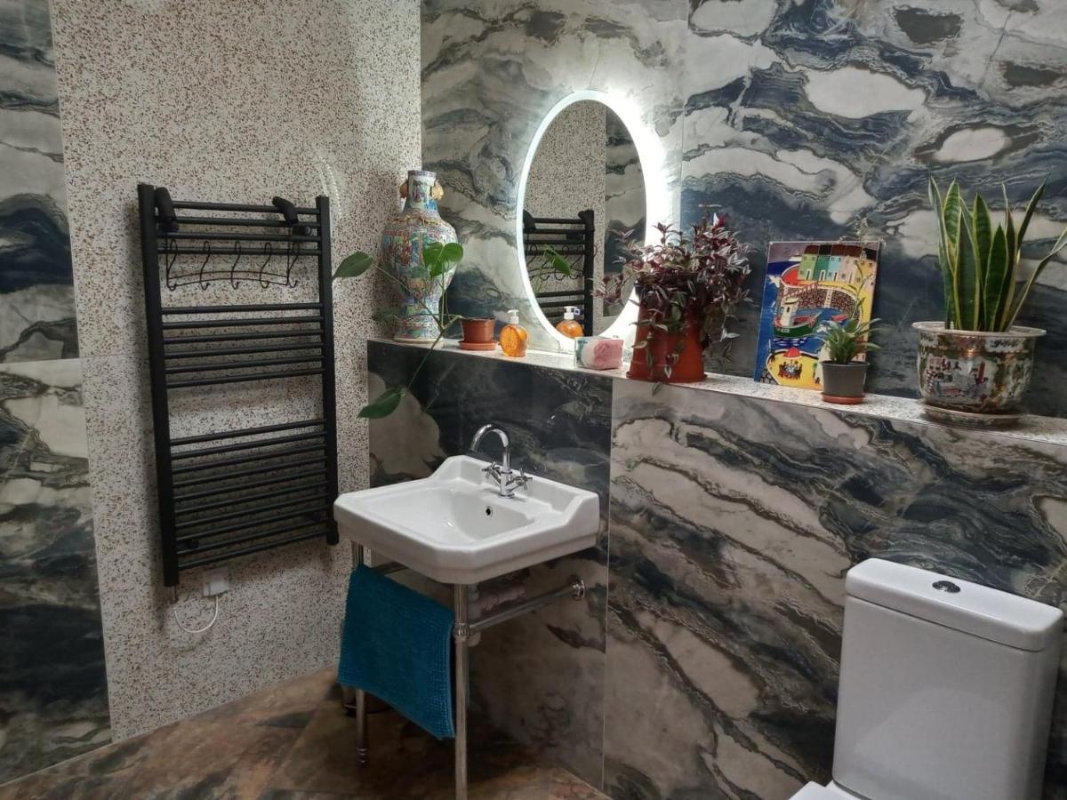 Self Contained Ground Floor Bedroom With Ensuite Wet Room Continental Breakfast Included Parking For 1 Car Outside Heanor Екстериор снимка